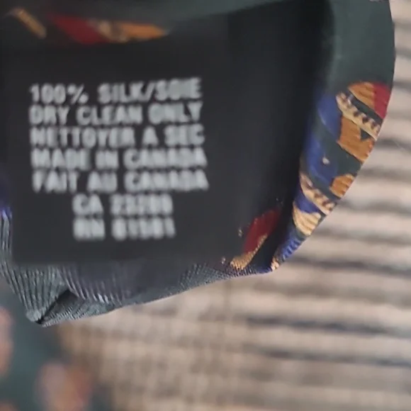 METROPOLITAN MUSEUM OF ART SILK NECK TIE - Picture 3 of 4